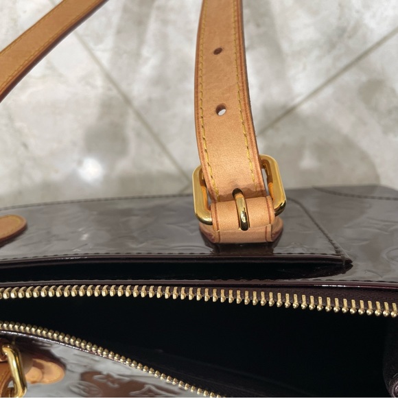 LOUIS VUITTON Monogram Vernis Rosewood Avenue Bag - Picture 6 of 15